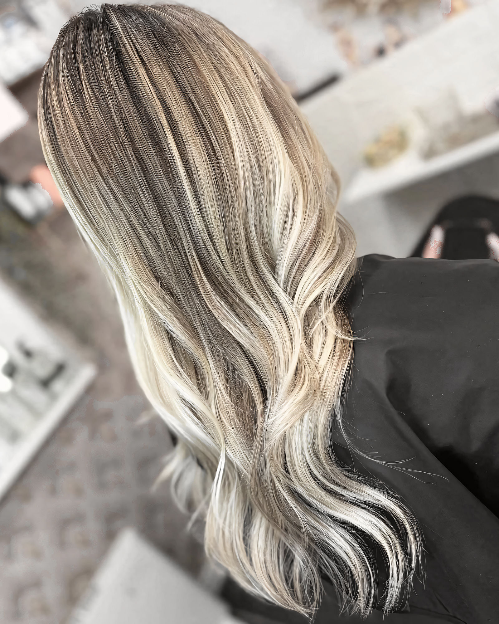 Lang golvend haar met een zacht blond balayage-verloop